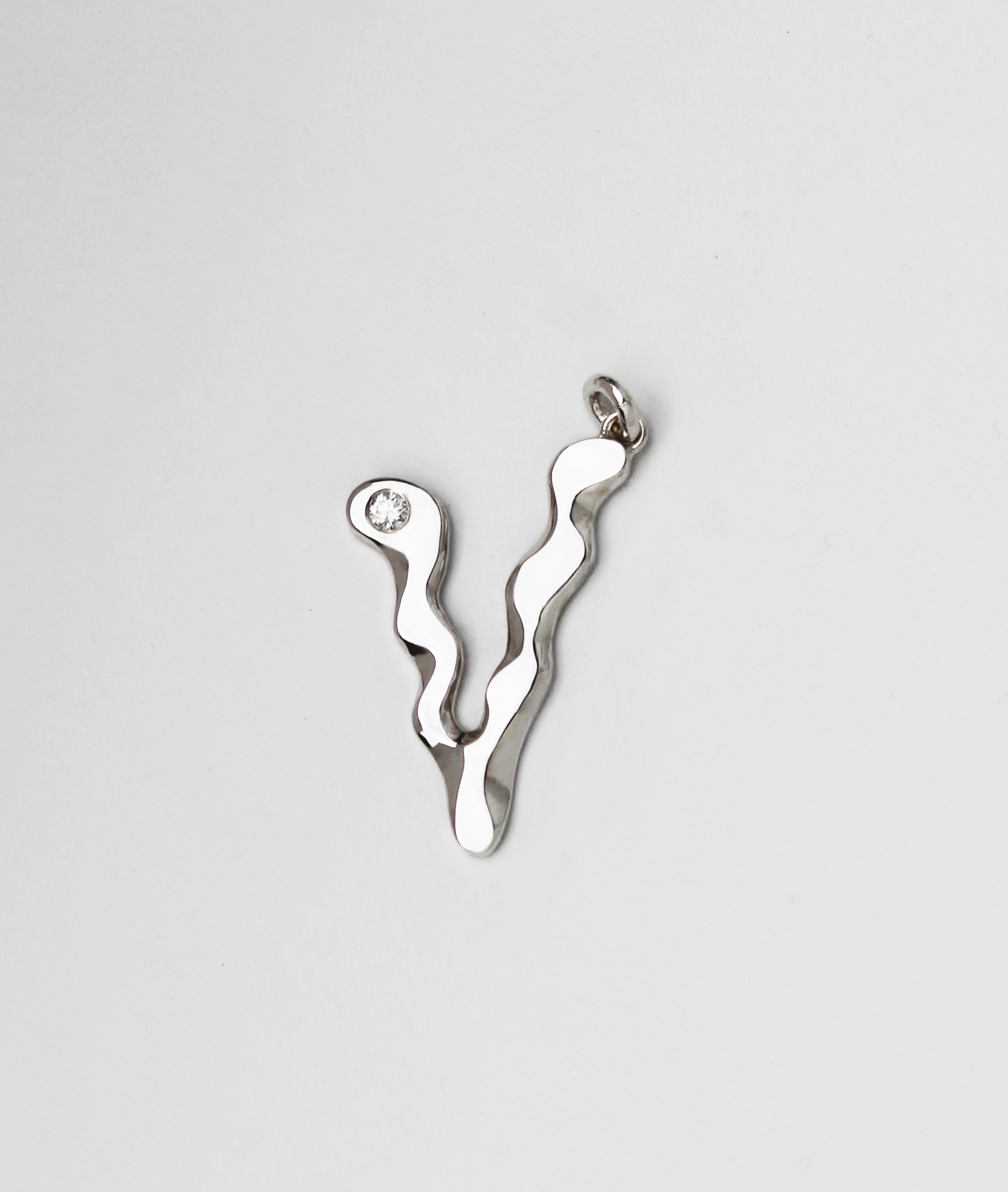 Letter_V_HumanType_Pendant