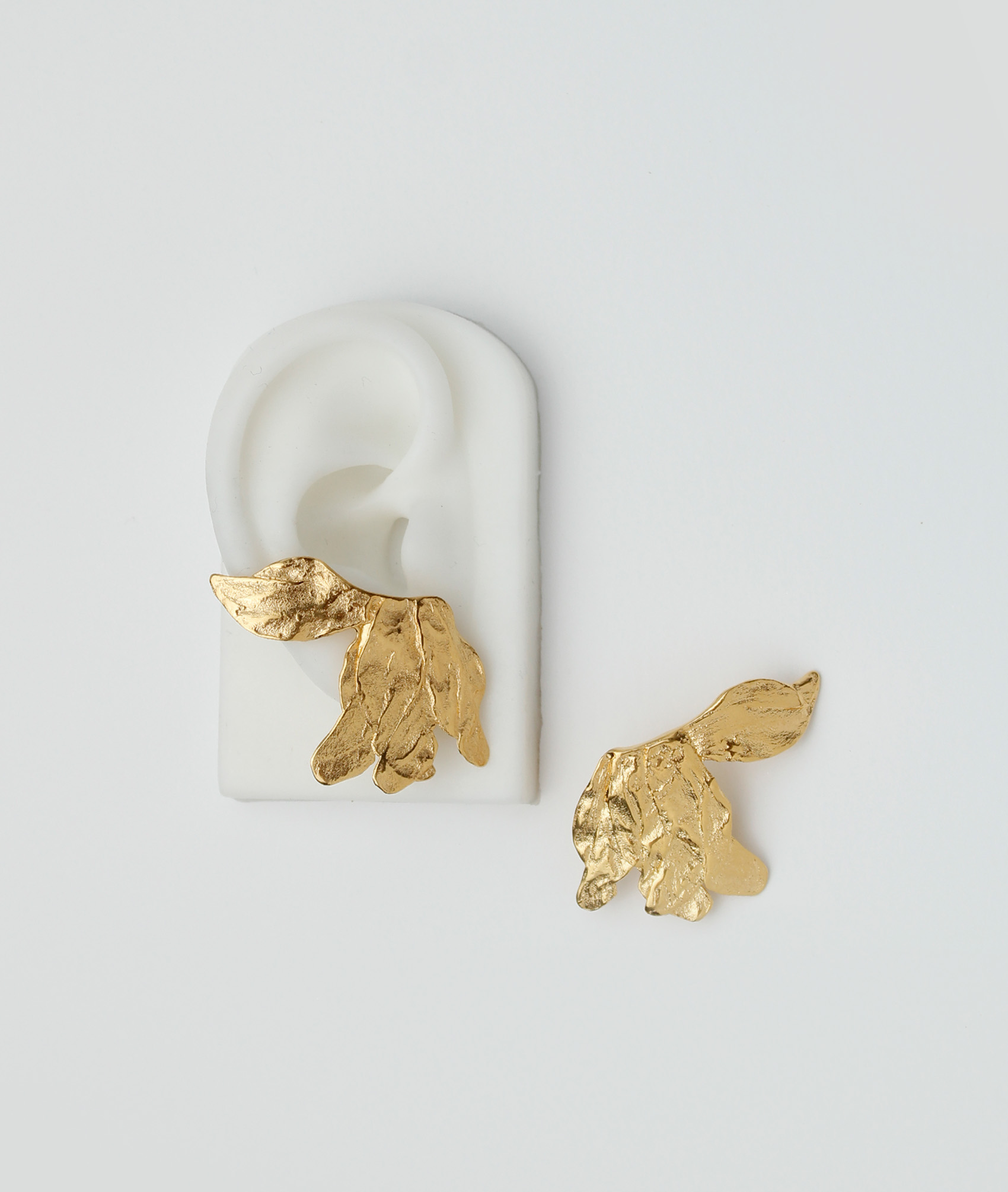 Cyclamen_Mirrored_Earrings_GoldPlated_Front