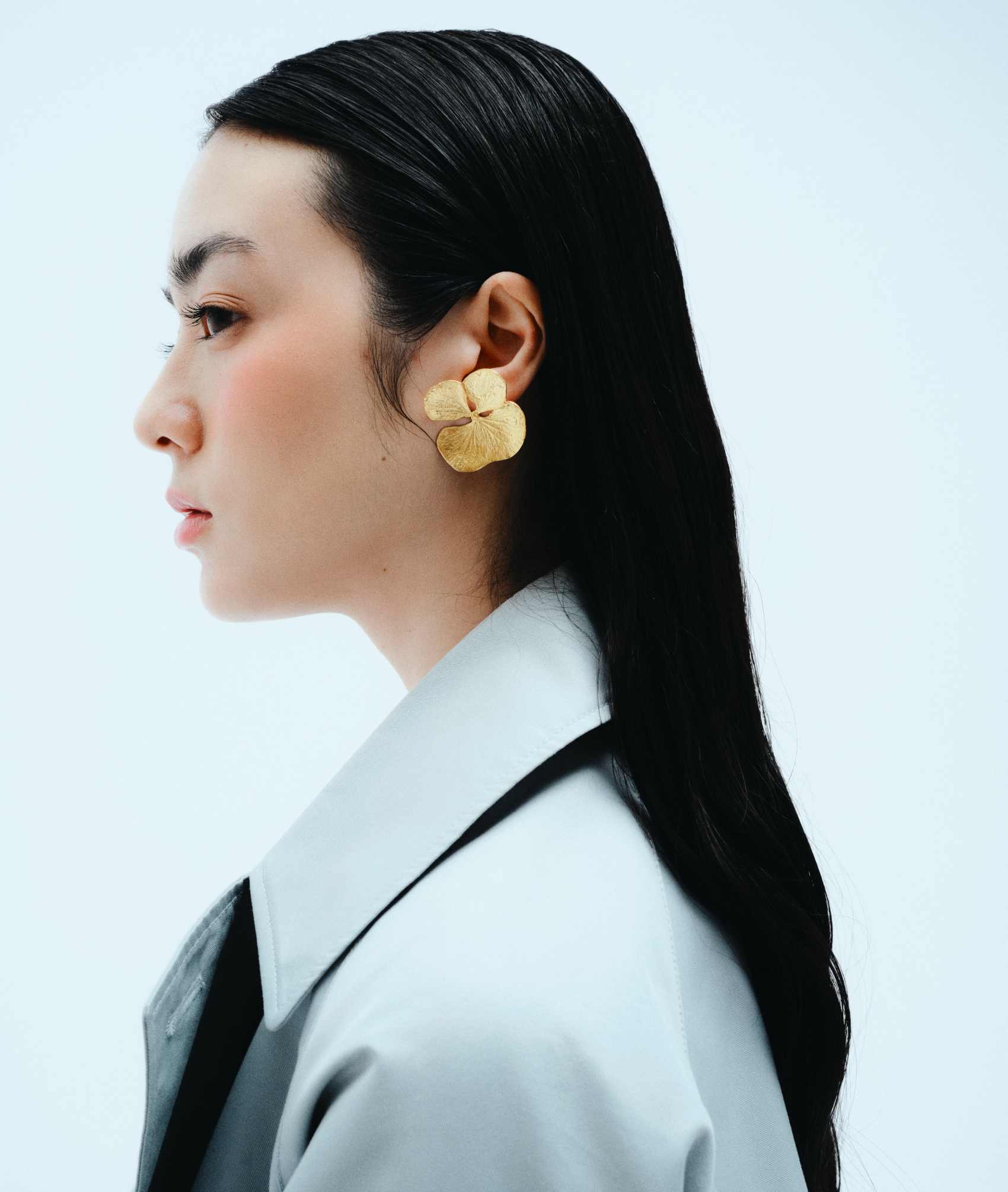 Hydrangea_earrings_goldplated_model