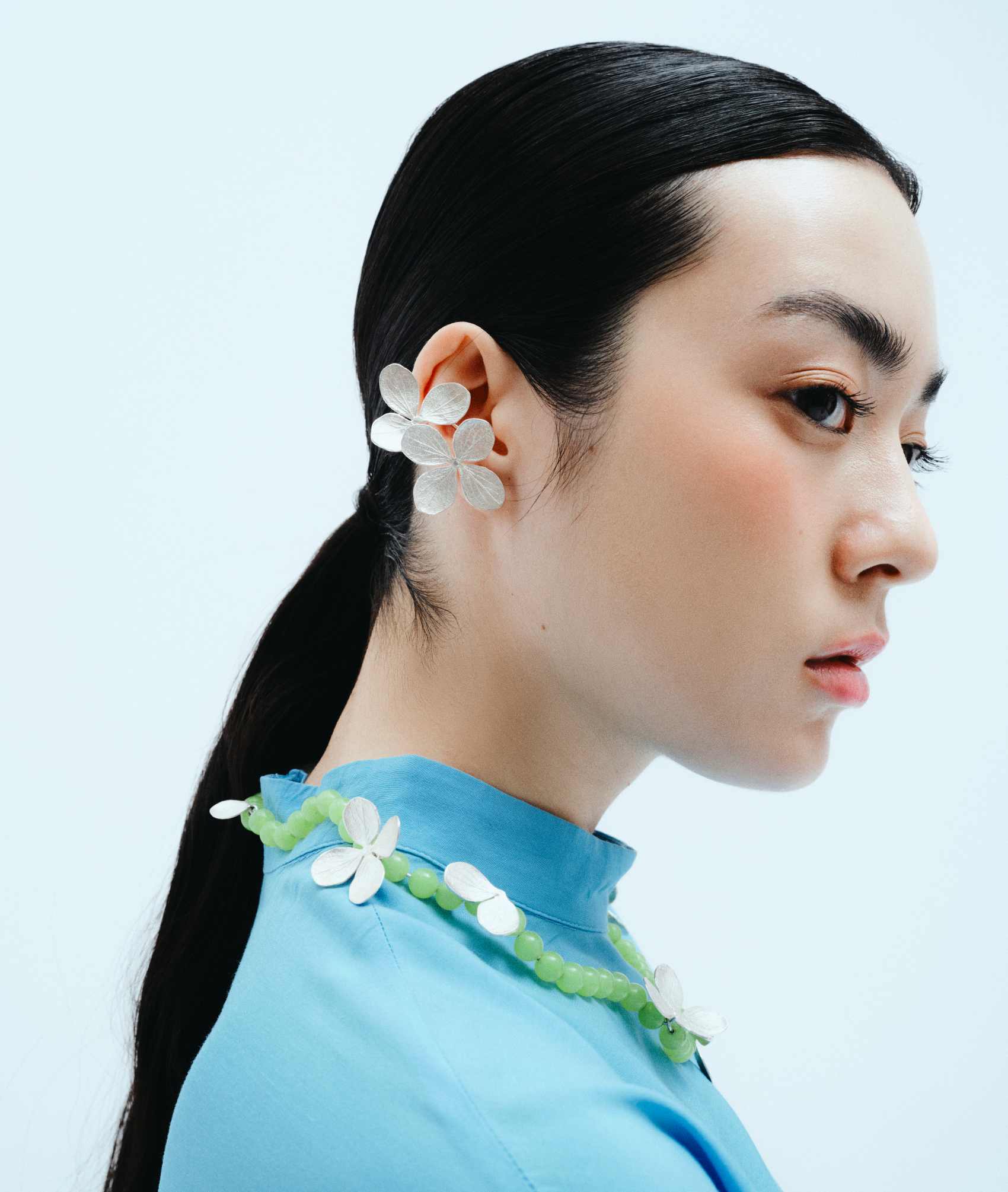 Tiny_Hydrangea_Ear_cuff_Model